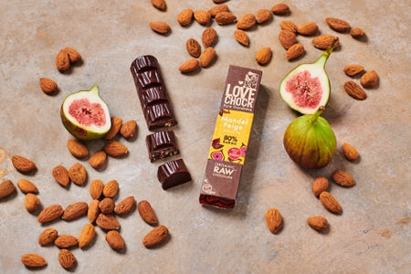 Lovechock Riegel: Darning bitter chocolate with almonds and figs